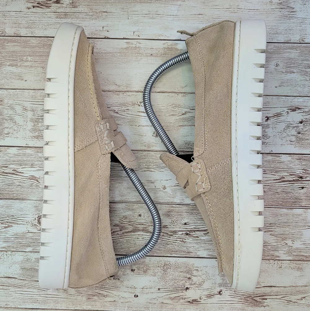 Vionic these shoes